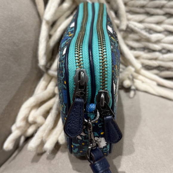 Coach Yankee Floral Double Zip Clutch - Like New - Picture 3 of 7
